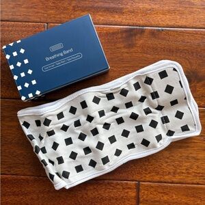 Breathing Band with Black Geometric Pattern